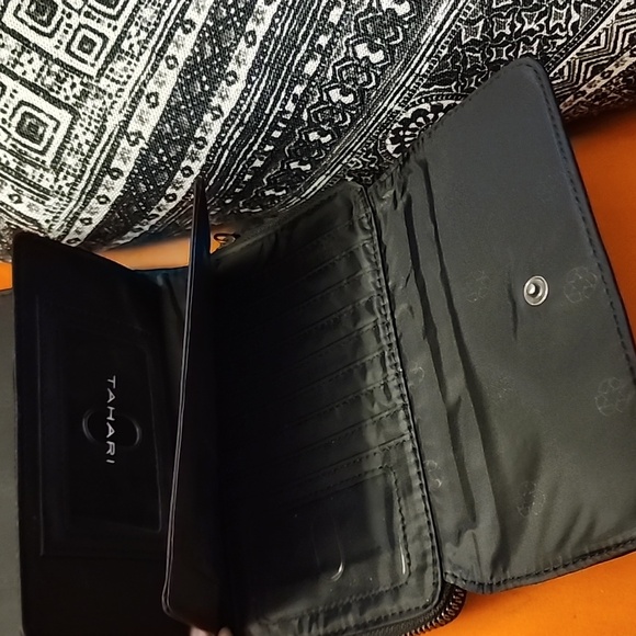 NWT Women Tahari Wallet - Picture 4 of 14